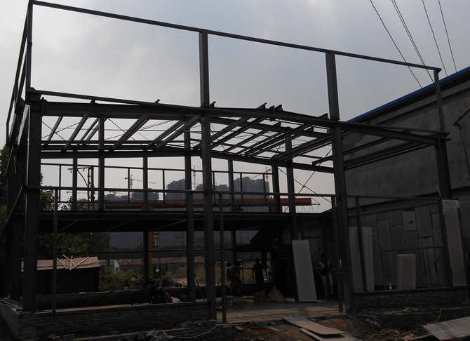 鋼結構搭建的輕質墻板房屋框架