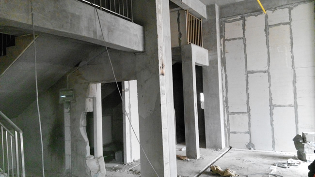 房間內(nèi)使用輕質(zhì)復(fù)合墻板做的隔斷墻的效果