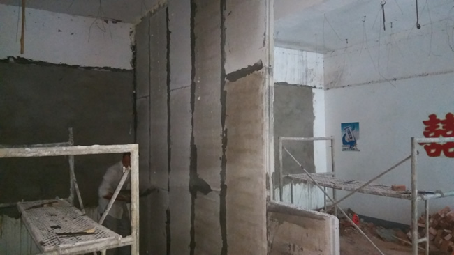 舊墻改造使用輕質隔墻板施工